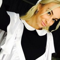 А вот эта мадам тоже выпускница? Сколько же раз она на второй год оставалась?