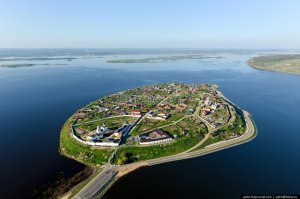 Свияжск. Татарстан. Красота неописуемая. Правда, совсем сверху выглядит весело))