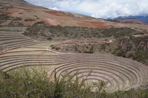 А что, кроме России и Турции других стран нет? И одно другому не мешает...
Для примера Южная Америка, Перу (на последнем фото старые соляные шахты)