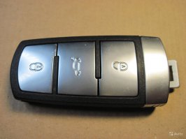 каким торцом? 
а "дырка" для ключа вооЩе в стороне от руля...