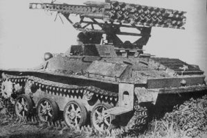 На фото: 
1.Установка БМ-8-36 на шасси ЗиС-6
2. Установка БМ-8-24 на шасси танка Т-26
3. Установки БМ-8-72 на Параде Победы на Красной площади в Москве.
Все они предназначены для ракет М-8, аналогичных авиационным РС-82. Ставили их на всём, что ездит, и всём, что плавает (на фото 4 - торпедный катер типа Г-5).
И даже переносные установки были.