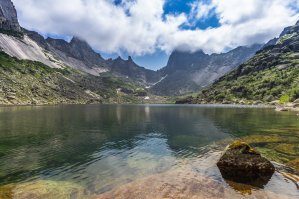 По порядку - озеро Каровое, озеро Художников, озеро Горных духов. Ергаки, Красноярский край.