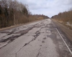 вот из-за таких дорог случаются "повреждения тормозной системы, внешних световых приборов, рулевого управления, ходовой части и шин."
