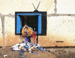 'Шарик' — крымский Бэнкси, поднимающий в своих граффити серьёзные социальные проблемы