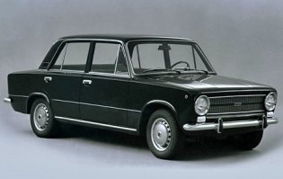 Ну вобщем у нас как всегда чуть чуть не получилось.
Хотя нет, FIAT 124, точнее его копия выпускалась 18 лет в размере 4.85 миллиона единиц. Заместили так заместили.
На фото фиат.