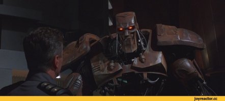 Так это же боевой робот из "Судьи Дредда"!