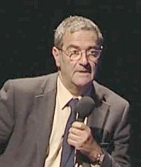 Ага! Эйнштейн объяснил. А Обама мир во всем мире укрепил.  
Объясняю очевидные факты (не для тебя, так как тебе, еврею, все и так известно, а для людей), что такое Шнобелевская премия и наука. Берем шнобелевских лауреатов по физике за 2010-е годы:

2010 пара: 
Андрей Гейм - "среди его немецких предков была прапрабабка с материнской стороны, которая была еврейкой". Ага знаем этих "немцев"
Константин Новосёлов - нет информации о происхождении
2011 трио: 
Сол Перлмуттер - "родился одним из трёх детей в еврейской семье научных работников"
Брайан Шмидт - нет информации о происхождении
Адам Рисс - "родился в декабре 1969 года в Вашингтоне младшим из трёх детей в еврейской семье"
2012 пара: 
Серж Арош - "родился 11 сентября 1944 года в Касабланке, в еврейской семье"
Дэвид Вайнленд - нет информации о происхождении
2013 пара: 
Франсуа Энглер - "родился в 1932 году в Эттербеке (один из районов Брюсселя) в еврейской семье"
Питер Хиггс - нет информации о происхождении
2014 Сюдзи Накамура - японец
2015 Такааки Кадзита - японец
Итого: из 11 лауреатов 2 японца, 5 евреев и 4 неизвестного происхождения, но очень подозрительных на лицо и все в еврейской команде.
Не многовато жидов? Они такие гениальные, или комитет Шнобелевки с шнобелями?
Любуемся шнобелястыми габитусами: