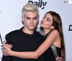 Сын в детстве - это было что-то с чем-то. Просто необыкновенно красивый! А сейчас - подрос и не особо.