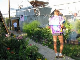 непонятный тип! в юбке?