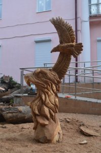 Ну можно еще похвастаюсь? :))) Лавку с ушами в пятницу поставил, а в выходные вот запилил. Если дождь не пойдет - после работы шлифану.