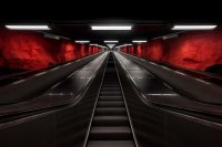 Некоторые станции помогают развитию клаустрофобии :)


Ещё и лампочки бы мигающие
