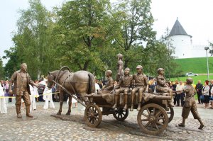 Неоднозначный бабай. Знаю про него годов с 80-х.помогает сиротам и инвалидам. Гонения были от властей. Он , правда, есть.
И есть памятник ему, в самом сердце города. И прочитать, не грех, про такого человека.