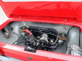 1. Первые авто были прототипами всего лишь, поэтому и обычный двиг от VW (на фото).
2. Вся партия (причем 1440, а не 400) планировалась без движков отправляться в США, где ставились бы двиг с кпп от Порше 911, и затем, обратно на Ближний восток.