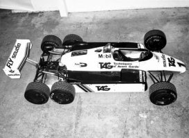 кстати о Williams: вначале 80-х они тоже экспериментировали с 6-тиколесным болидом. Правда насколько мне известно, дебютировать им было не суждено, в виду запрета FIA на подобные конструкции