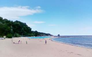 Черноморский пляж Варны вчера выглядел так (прям всё завалено европейцами, ага, главное, по словам правителей - продлить санкции против России)