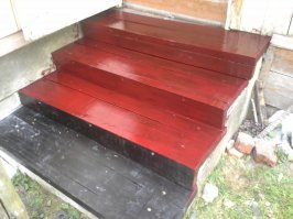 Тоже менял сгнившие ступени на даче. Фундамент аля бетонные блоки, доски обработал на станке, подогнал, подрезал, прикрутил и покрасил)) 
Перед покраской прошелся грунтовкой Кузбасслаком. Краска была, только такая )))!
Это мой первый опыт в подобных работах. Делал все один.