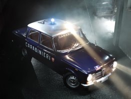 скорее всего, текст был беспонтово слизан автором с какого-то сайта, где говорилось про старую Джулию, которая была на вооружении итальянской полиции с 1962 по 1972, а картинка поставлена новая. 

Вот, кстати, та Джулия...