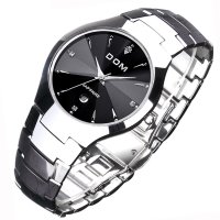 Люблю часы, дома лежат штук 10-12, от "Montana" (Вы же помните, ЧТО ЭТО ТАКОЕ?))), до настоящих RADO (купил за свои, и жалею потраченных денег до сих пор).
Последние 3 года ношу часы "DOM" с али, купленные за 50 бакинских. Корпус и браслет из карбида вольфрама - не царапается ничем, кроме алмазного абразива, не тускнеет, не ржавеет, не аллергичен. Стекло сапфировое. Часы выглядят точно так же, как три года назад. Ни разу не подводил стрелки, ходят сек-в-сек.
Категорически пох на все яблочасы, швейц-хронографы и иже с ними, равно как и на утверждение, что часы должны стоить месячную зарплату мужчины, а автомобиль - годичную...
Всем добра!