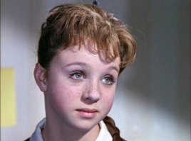 Недавно смотрел старый фильм - Дети Дон Кихота. Девушка с веснушками это просто милое создание. Наталья Седых.