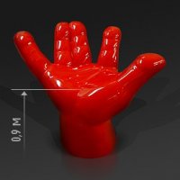 Она на каких то специальных стульях сидит, поэтому и кажется ей))