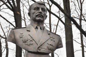 Мои фото с 4 ноября прошлого года: открытие памятника Николаю Майданову в Московском парке Победы.