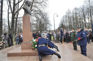 Мои фото с 4 ноября прошлого года: открытие памятника Николаю Майданову в Московском парке Победы.