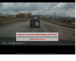 Знак 2.1 "Главная дорога"

Знак 2.1 предоставляет преимущество проезда через перекресток. Распространяет свое действие на весь перекресток, не зависимо от количества пересечений на нем, либо действует до знака 2.2 "Конец главной дороги". 

Также хорошо видно знак на боковой дороге, угадайте с трех раз какой