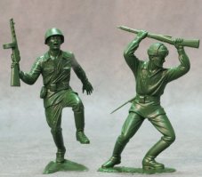 У меня ещё были вот такие солдаты и древние люди. Они гораздо больше обычных солдатиков. Очень мне нравились. Жалею что не сберёг.
