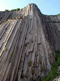 Вспомнился мыс Столбчатый на Кунашире.