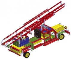 Вот такой вот чешский конструктор получил как-то раз на Новый год. Рад был неимоверно. Сколько всего можно было собрать - не перечесть:)