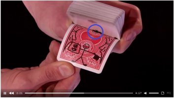 Да- да! Точно! Когда он листает карты там даже видно пол- головы человечка)