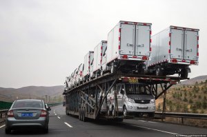 Вот это АВТОВОЗ, а на видео его младший сын)))))