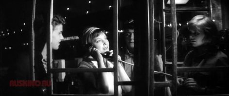 Пост хороший, но очень досадно, что человек, по всей видимости очень любящий этот фильм, допускает такие ошибки. В кадре не Ирина Скобцева, хотя она тоже играет в этом фильме - девушку, которую просят позвонить маме героини по телефону-автомату.