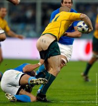 Сегодня немцы играют в несвойственной им манере, скорее в духе Спартака, гуляют по полю, стоят, гоняют мяч поперек., но тем не менее 2-0  хохлам засандалили.