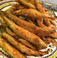 "рыбке обрезаем голову и вытягиваем потроха" - так е.б.о.ш.и.т.ь рыбу или так пусть жариться?