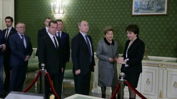 Создание "Ельцин-Центра" обошлось казне в 7 000 000 000 руб.
А вы тут про какие-то джинсы...