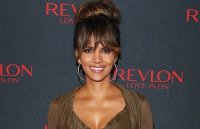 ей 49 лет но она прекрасна!