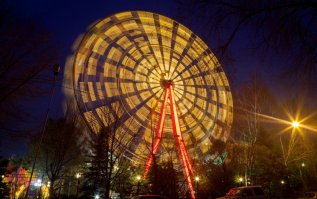 такое ощущение, что сейчас с крепления сорвется....ночной дозор блин

такое ощущзение, что сейчас с крепления сорвется от скорости...Бекмамбетов обзавидовался наверное...