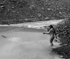 Ну, не так уж и строго было с этим делом, чтоб прямо ни-ни. Во многих фильмах снимали какую-то эротику. Власть старалась оберегать народ и особенно детей от тлетворного влияния, фильмы с эротическими сценами спокойно и широко показывали в кинотеатрах и домах культуры под грифом "Детям до 16-ти". А по телеку, да, старались сиськами народу не докучать, тем более каналов было два-три и телевизор смотрели всей семьей с детьми. Тем не менее, вот, например, фильм Первый учитель (1965) с Натальей Аринбасаровой, шел и по телеку и без всяких купюр: