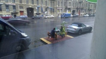 Меня это фото до слез растрогало...если конечно это не шутка-то очень сильное фото