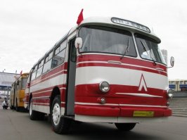 Хороший был автобус, однако сильно припекало задницу на последних сидениях. Как в аду на сковороде. А зимой было в кайф.