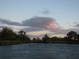 Хочу поделиться фото озера не далеко от моего дома, маленькое но очень красивое. 
40 км от города Оренбурга.