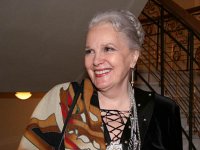 Нравится Элина Быстрицкая тем, что, попав к хорошему хирургу, она во время остановилась и не стала омоложаться до бесконечности.