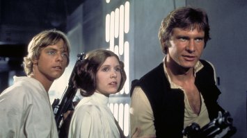 Даже в далекой-далекой галактике в конце 70х в моде были баки и закрытые уши.:)