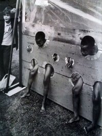 фото озаглавлено "Развлечения на ярмарке, Англия, 1975 год"
странные у них понятия о развлечениях )