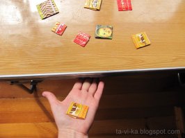 Эээх..хорошо то как вспомнить ! Даже когда взрослыми уже на "шашлыках" гуляли, играли в это. Но детей своих не заинтересовали. Жаль. А ещё самые маленькие играли в "секрет". Набирали цветочков, золотистых фантиков, кто пошустрее и у мамки из брошки камушки выковыривал, а бывало, и всю брошку притащит. Надо было выкопать ямку, выложить её фантиками, и уложить туда все свои богатства.Сверху сделать "крышку" из осколка стекла и засыпать всё землёй.  Потом все над этой гробницей обещали друг другу "никому не скажу". В скором времени захоронение, как правило,становилось разграбленным. И тут уже мы начинали развивать навыки в поиске преступника )))
А вот ещё такая была игра, в фантики. Никто же просто так не выбрасывал красивые обёртки от конфеток. Это ж целое состояние ! Не знаю, чего там она развивала. Моторику и меткость, наверное. А больше всё таки умение инвестировать и прогнозировать прибыль, ведь фантик от ириски был самый дешёвый, а какой нибуть блестящий - целое состояние. На такие можно было и обменяться, например на карманное зеркальце ...