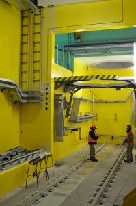 "Зал, в который приедет вагон–контейнер с ОТВС из ХОЯТ–1" бздеж - на фото пом.119 а вагончик приходит в 107