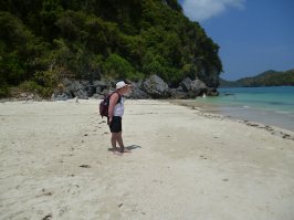 Ага, нужно без людные пляжи выбирать))))