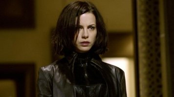 Уж Кардашьян и Алсу могли на кем нибудь более достойными заменить. Например, Ева Лонгория и Кейт Бекинсейл