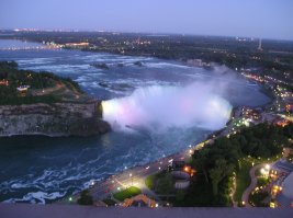 Вид на водопад со Skylon Tower (первая - вид на американскую часть, вторая - вид на канадскую, третья - вечерний вид на канадскую и последняя - с той-же Skylon вид на заходящее солнце)